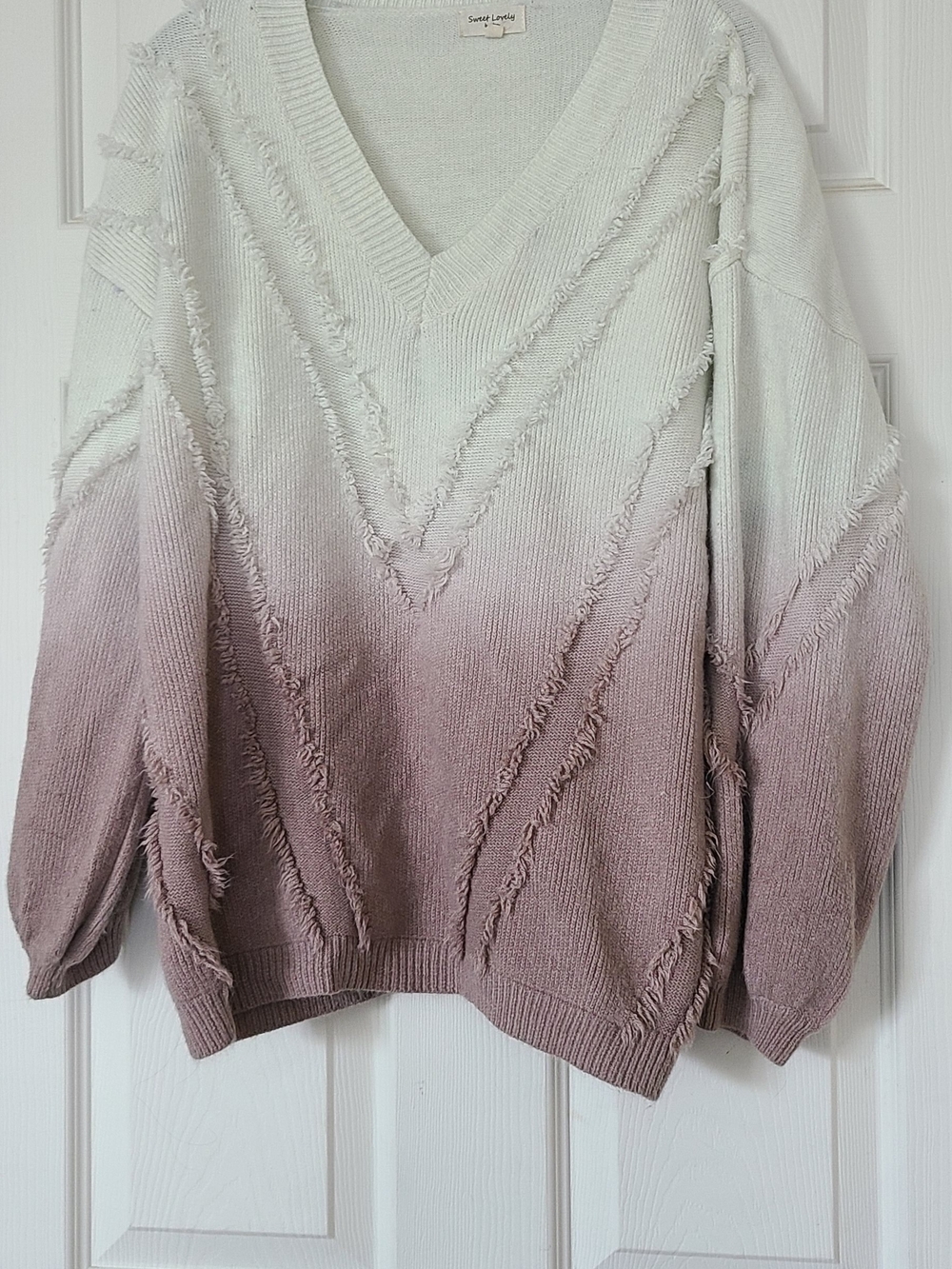 Sweet Love Ombre V-Neck Fringe Sweater in Cream and Mauve